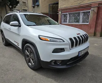Wynajem samochodu Jeep Cherokee nr 15923 (Automatyczna) na lotnisku w Tbilisi, z silnikiem 2,4l. Benzyna ➤ Bezpośrednio od Shota w Gruzji.