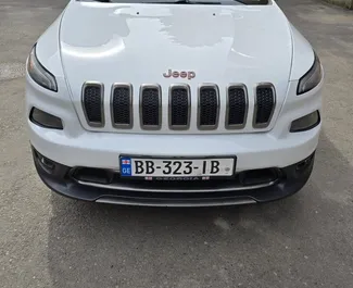 Wynajmij Jeep Cherokee 2016 w Gruzji. Paliwo: Benzyna. Moc: 178 KM ➤ Koszt od 81 GEL za dobę.