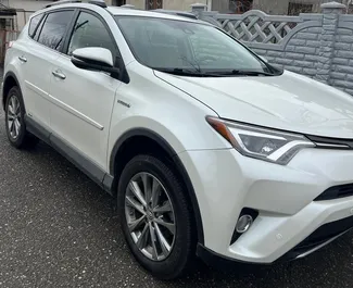 Toyota Rav4 2018 do wynajęcia w Kutaisi. Limit przebiegu 200 km/dzień.