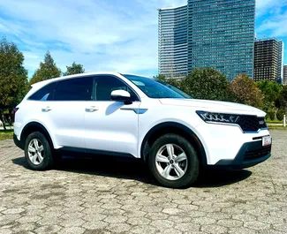 Wnętrze Kia Sorento do wynajęcia w Gruzji. Doskonały samochód 7-osobowy. ✓ Skrzynia Automatyczna.