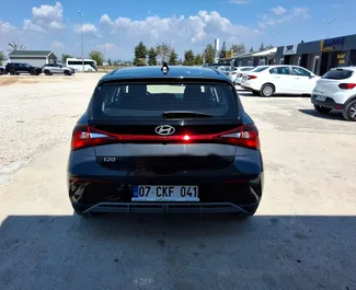Hyundai i20 2025 – wynajem od właścicieli na lotnisku w Antalyi (Turcja).