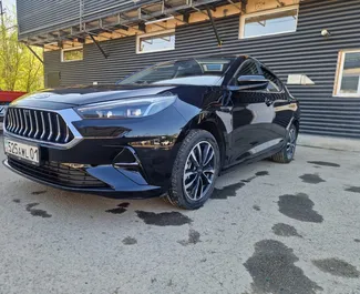 Wnętrze JAC J7 do wynajęcia w Kazachstanie. Doskonały samochód 5-osobowy. ✓ Skrzynia Automatyczna.