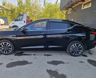 JAC J7 2025 do wynajęcia w Ałmaty. Limit przebiegu 250 km/dzień.