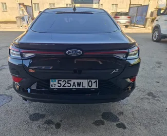 JAC J7 – samochód kategorii Komfort na wynajem w Kazachstanie ✓ Depozyt 30000 KZT ✓ Ubezpieczenie: OC, Młody.