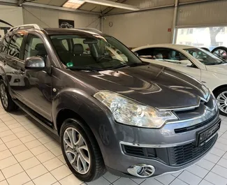 Wypożyczalnia Citroen C-Crosser na lotnisku w Tiranie, Albania ✓ Nr 10119. ✓ Skrzynia Manualna ✓ Opinii: 0.