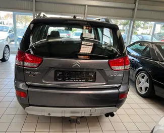 Wynajmij Citroen C-Crosser 2010 w Albanii. Paliwo: Diesel. Moc:  KM ➤ Koszt od 29 EUR za dobę.