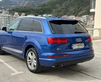Wnętrze Audi Q7 do wynajęcia w Czarnogórze. Doskonały samochód 5-osobowy. ✓ Skrzynia Automatyczna.