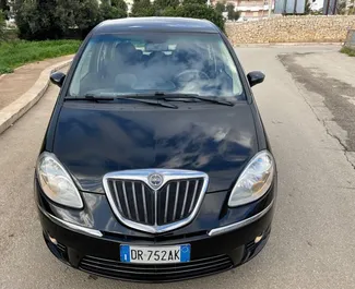 Wynajem samochodu Lancia Musa nr 9995 (Manualna) na lotnisku w Tiranie, z silnikiem 1,4l. Benzyna ➤ Bezpośrednio od Begi w Albanii.