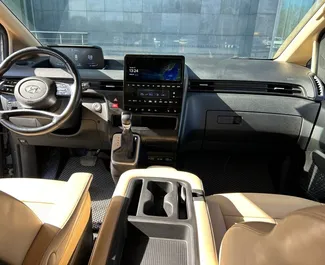 Hyundai Staria – samochód kategorii Komfort, Minivan na wynajem na Białorusi ✓ Depozyt 200 USD ✓ Ubezpieczenie: OC.
