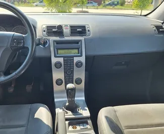 Wynajmij Volvo S40 2007 w Albanii. Paliwo: Diesel. Moc: 120 KM ➤ Koszt od 15 EUR za dobę.