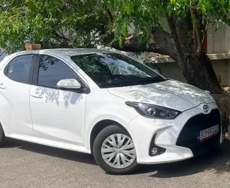 Wynajem samochodu Toyota Yaris nr 16209 (Automatyczna) na lotnisku w Podgoricy, z silnikiem 1,5l. Benzyna ➤ Bezpośrednio od Yan w Czarnogórze.