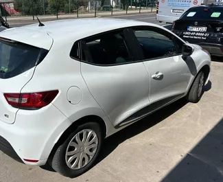 Wynajem samochodu Renault Clio 4 nr 16480 (Manualna) na lotnisku w Podgoricy, z silnikiem 1,5l. Diesel ➤ Bezpośrednio od Yan w Czarnogórze.