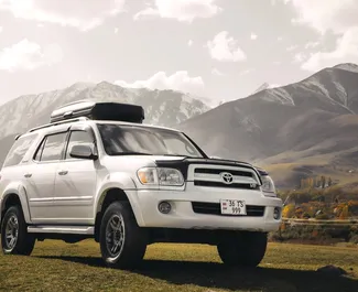 Wynajmij Toyota Sequoia I 2003 w Kirgistanie. Paliwo: Benzyna. Moc:  KM ➤ Koszt od 140 USD za dobę.