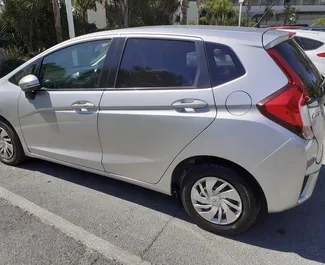 Wynajmij Honda Fit 2018 na Cyprze. Paliwo: Benzyna. Moc: 98 KM ➤ Koszt od 18 EUR za dobę.