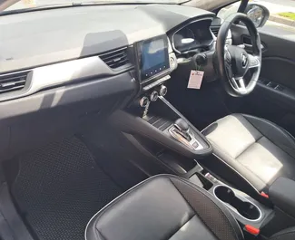 Wynajmij Renault Captur 2024 na Cyprze. Paliwo: Benzyna. Moc: 130 KM ➤ Koszt od 33 EUR za dobę.