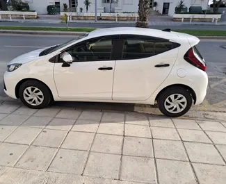 Wynajem samochodu Toyota Aqua nr 16351 (Automatyczna) w Limassol, z silnikiem 1,5l. Hybryda ➤ Bezpośrednio od Leo na Cyprze.