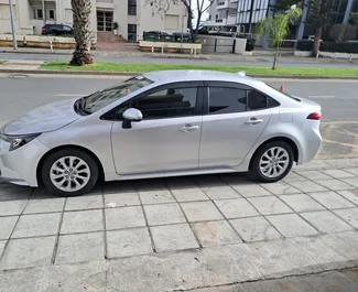 Wynajem samochodu Toyota Corolla Sedan nr 16352 (Automatyczna) w Limassol, z silnikiem 1,8l. Hybryda ➤ Bezpośrednio od Leo na Cyprze.