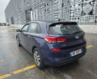 Hyundai i30 2019 do wynajęcia na lotnisku w Tiranie. Limit przebiegu nieograniczony.