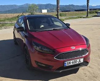 Ford Focus – samochód kategorii Komfort na wynajem w Gruzji ✓ Bez Depozytu ✓ Ubezpieczenie: OC, CDW, Bez Depozytu.