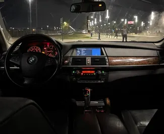 BMW X5 2013 do wynajęcia w Tiranie. Limit przebiegu nieograniczony.