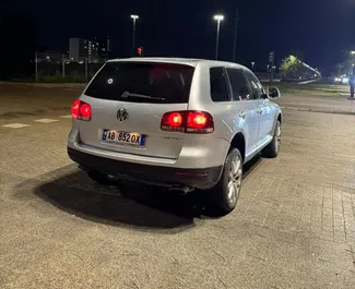 Wynajmij Volkswagen Touareg 2010 w Albanii. Paliwo: Diesel. Moc:  KM ➤ Koszt od 45 EUR za dobę.