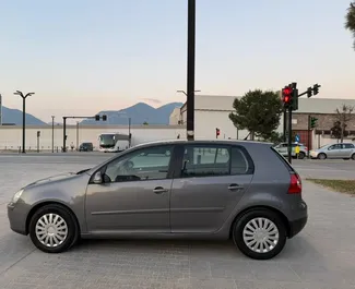 Wynajem samochodu Volkswagen Golf 5 nr 16489 (Manualna) w Tiranie, z silnikiem 1,6l. Benzyna ➤ Bezpośrednio od Ira w Albanii.
