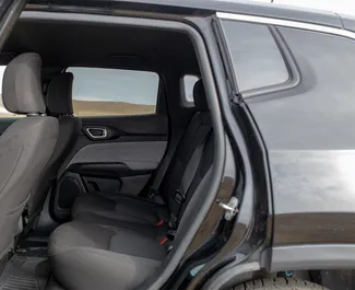 Jeep Compass – samochód kategorii Komfort, Crossover na wynajem w Gruzji ✓ Depozyt 560 GEL ✓ Ubezpieczenie: OC, CDW, SCDW, FDW, Pasażerowie, Od Kradzieży.