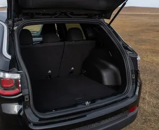 Jeep Compass 2024 do wynajęcia w Tbilisi. Limit przebiegu nieograniczony.