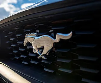 Ford Mustang Cabrio – samochód kategorii Premium, Luksusowy, Cabrio na wynajem w Gruzji ✓ Depozyt 560 GEL ✓ Ubezpieczenie: OC, CDW, SCDW, FDW, Pasażerowie, Od Kradzieży.