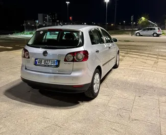 Wynajmij Volkswagen Golf Plus 2008 w Albanii. Paliwo: Benzyna. Moc:  KM ➤ Koszt od 30 EUR za dobę.