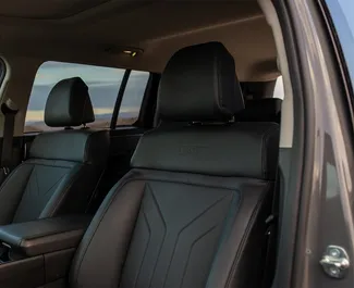 Hyundai Santa Fe 2024 do wynajęcia w Tbilisi. Limit przebiegu nieograniczony.