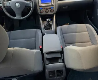 Silnik Benzyna 1,6 l – Wynajmij Volkswagen Golf 5 w Tiranie.