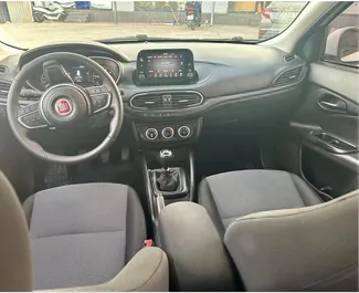 Fiat Egea – samochód kategorii Ekonomiczny, Komfort na wynajem w Turcji ✓ Depozyt 650 USD ✓ Ubezpieczenie: OC, CDW, SCDW, FDW, Młody, Bez Depozytu.