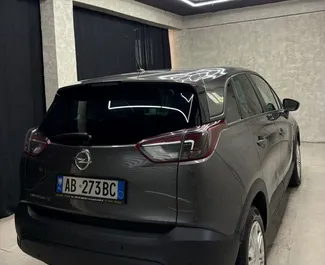 Wynajmij Opel Crossland 2021 w Albanii. Paliwo: Diesel. Moc: 77 KM ➤ Koszt od 22 EUR za dobę.