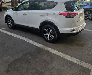 Wynajmij Toyota Rav4 2018 w Gruzji. Paliwo: Benzyna. Moc: 145 KM ➤ Koszt od 120 GEL za dobę.