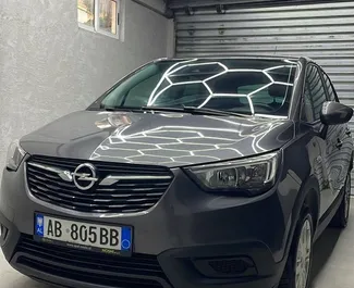 Wynajem samochodu Opel Crossland nr 16265 (Automatyczna) na lotnisku w Tiranie, z silnikiem 1,5l. Diesel ➤ Bezpośrednio od Romeo w Albanii.