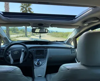 Toyota Prius – samochód kategorii Ekonomiczny, Komfort na wynajem w Gruzji ✓ Bez Depozytu ✓ Ubezpieczenie: OC, CDW, Bez Depozytu.