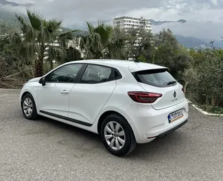 Wynajmij Renault Clio 5 2023 w Czarnogórze. Paliwo: Diesel. Moc: 90 KM ➤ Koszt od 40 EUR za dobę.
