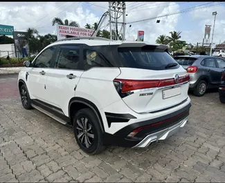 Wynajem samochodu MG Hector nr 16182 (Automatyczna) na lotnisku w Goa, z silnikiem 1,5l. Benzyna ➤ Bezpośrednio od Umar w Goa.
