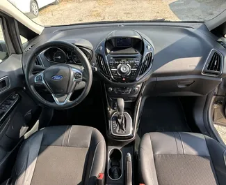 Ford B-Max 2015 – wynajem od właścicieli na lotnisku w Tiranie (Albania).