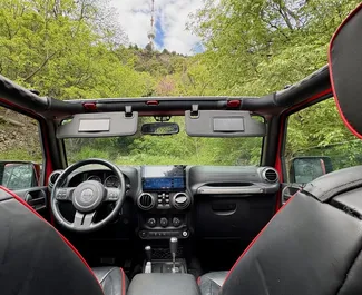 Wynajmij Jeep Wrangler 2017 w Gruzji. Paliwo: Benzyna. Moc: 290 KM ➤ Koszt od 210 GEL za dobę.