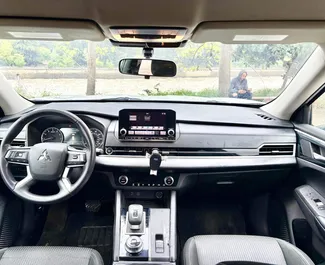 Wynajmij Mitsubishi Outlander w Tbilisi Gruzja