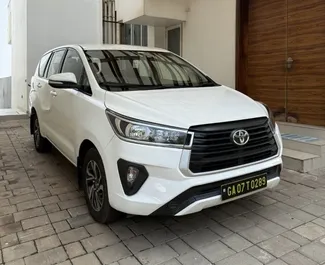 Wynajmij Toyota Innova 2025 w Goa. Paliwo: Benzyna. Moc: 150 KM ➤ Koszt od 53 USD za dobę.