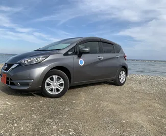 Wynajmij Nissan Note 2019 na Cyprze. Paliwo: Benzyna. Moc: 120 KM ➤ Koszt od 25 EUR za dobę.