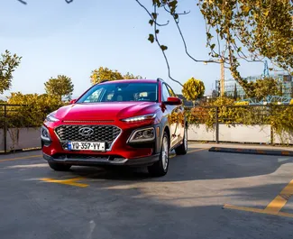 Wynajmij Hyundai Kona 2019 w Gruzji. Paliwo: Benzyna. Moc: 147 KM ➤ Koszt od 94 GEL za dobę.