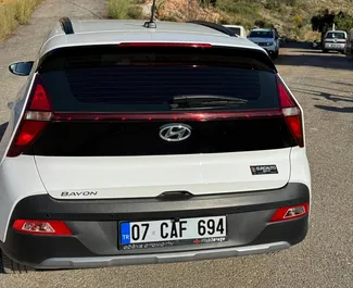 Wynajmij Hyundai Bayon 2024 w Turcji. Paliwo: Benzyna. Moc: 90 KM ➤ Koszt od 46 USD za dobę.