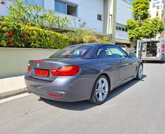 Wnętrze BMW 420 M SPORT do wynajęcia na Cyprze. Doskonały samochód 4-osobowy. ✓ Skrzynia Automatyczna.
