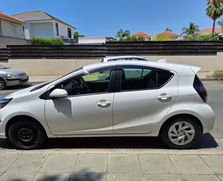 Toyota Aqua – samochód kategorii Ekonomiczny na wynajem na Cyprze ✓ Depozyt 100 EUR ✓ Ubezpieczenie: OC, CDW, SCDW, Od Kradzieży, Młody.