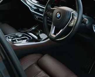 BMW X5 2024 do wynajęcia w Larnace. Limit przebiegu nieograniczony.