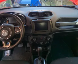 Wynajmij Jeep Renegade 2021 w Gruzji. Paliwo: Benzyna. Moc: 18 KM ➤ Koszt od 110 GEL za dobę.